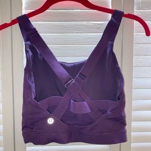 Women’s Lululemon sports bra